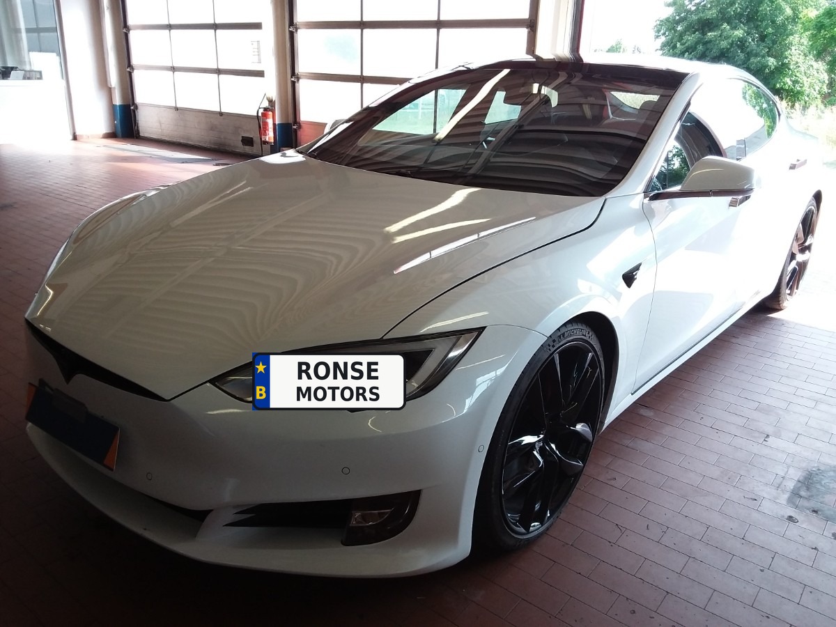 Tesla Model S 90D Dual Motor